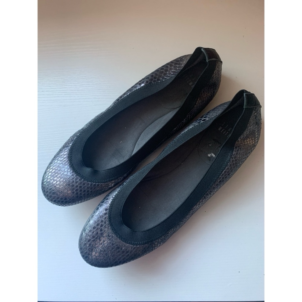 Stuart Weitzman Metallic Flats Womens size 8